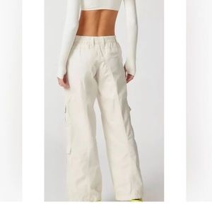 BDG Y2K CARGO PANTS SIZE SMALL